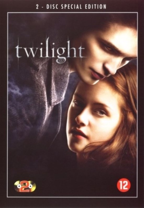 De dvd-hoes van Twilight toont de gezichten van Edward en Bella dicht bij elkaar.