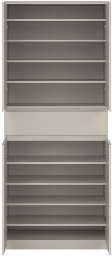 Taupe schoenenkast met alle deuren en lade open, die de vele opbergplanken laat zien.