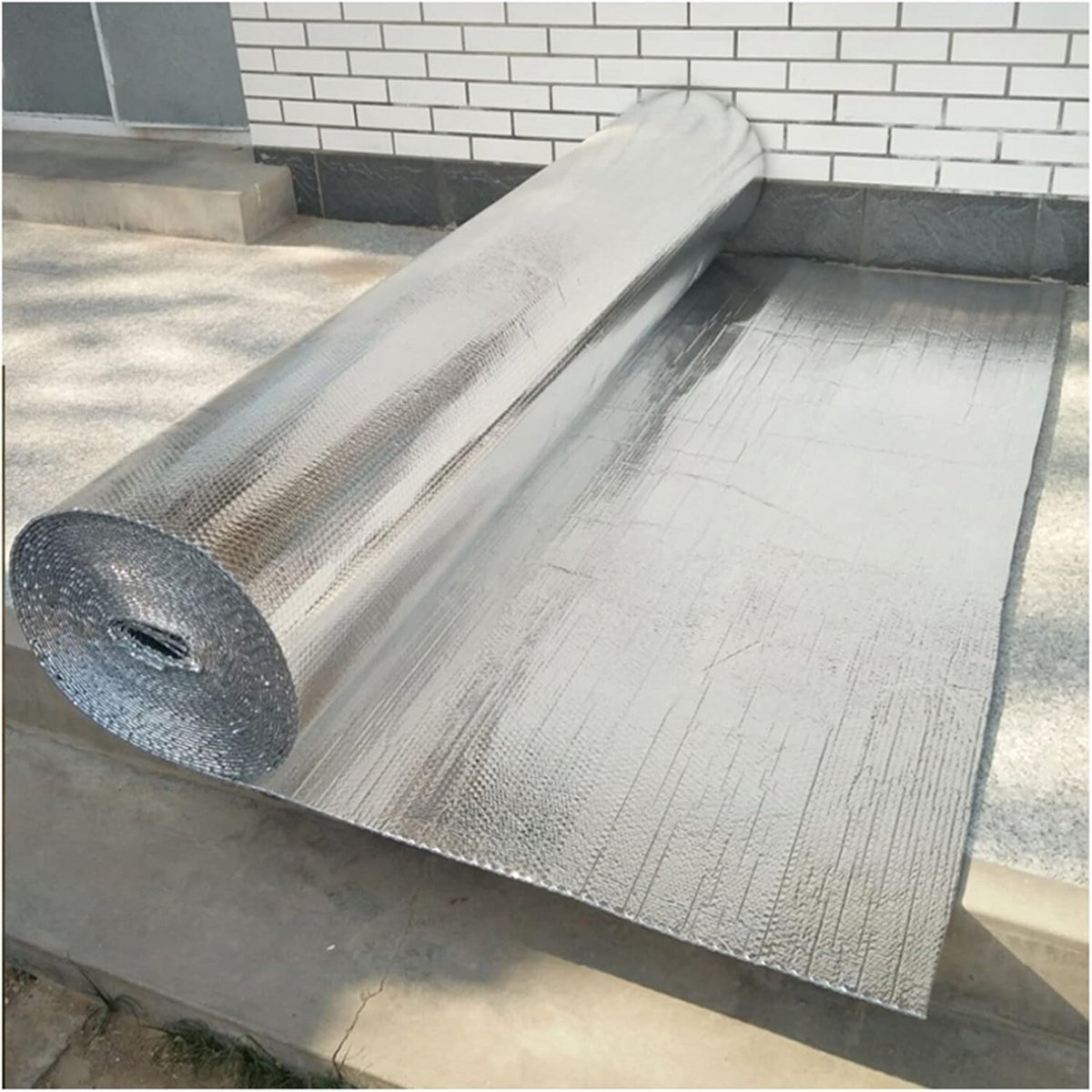 Isolatiefolie voor Radiatoren met Aluminium Bellenfolie, Zelfklevend en Energiebesparend