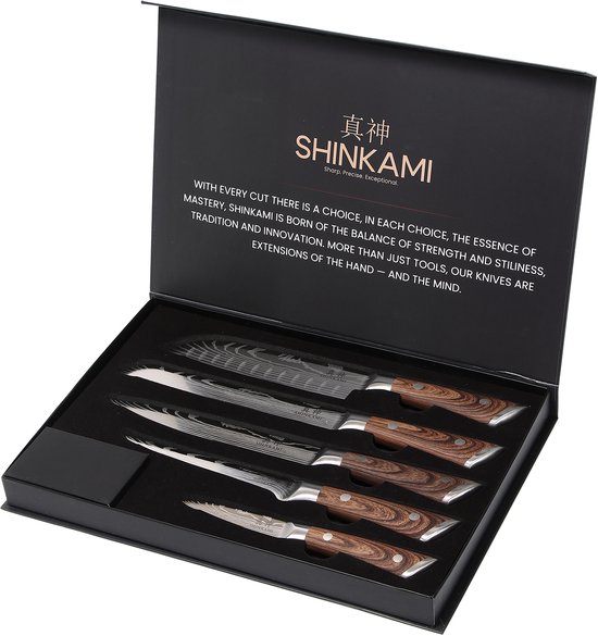 Boîte cadeau ouverte avec 4 couteaux japonais et une pierre à aiguiser. Tous les couteaux ont un motif Damas et un manche en bois.