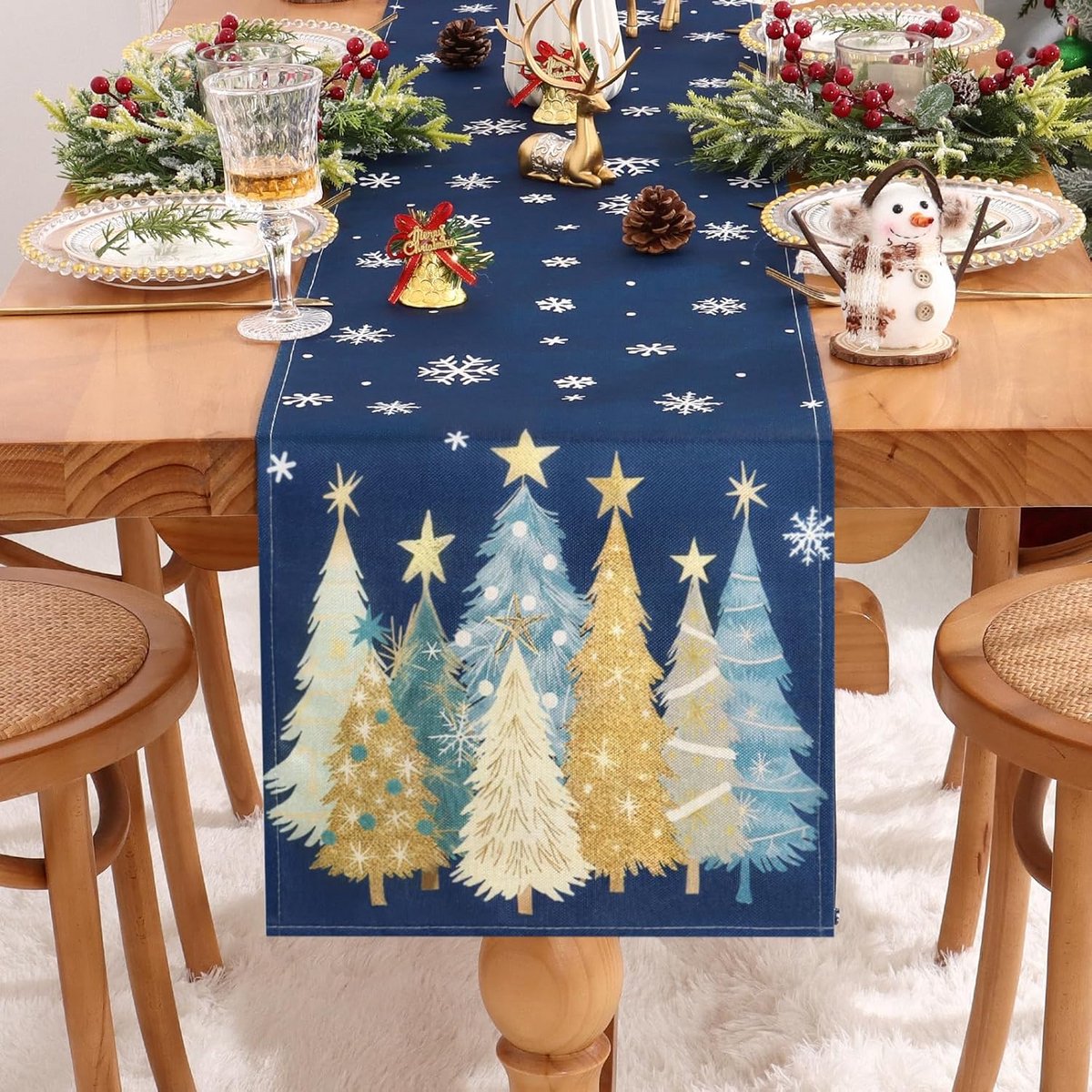 Blauwe Kerst Tafelloper Boho Modern met Sneeuwvlokken en Kerstbomen Print