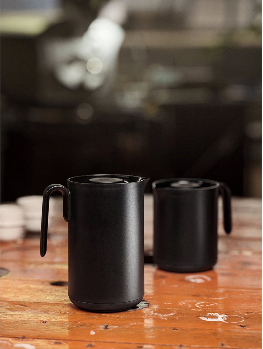Zone Denmark Singles Thermoskan Dia 13,2 x 17 cm 0,6 liter Black