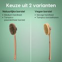 Vergelijking van twee varianten: een natuurlijke borstel met medium hardheid en een vegan borstel met stevige tampicovezel.
