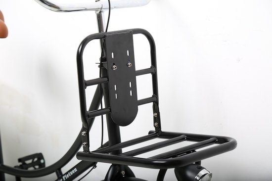 Zwart fietsframe met een metalen rek voorop en een zitje.