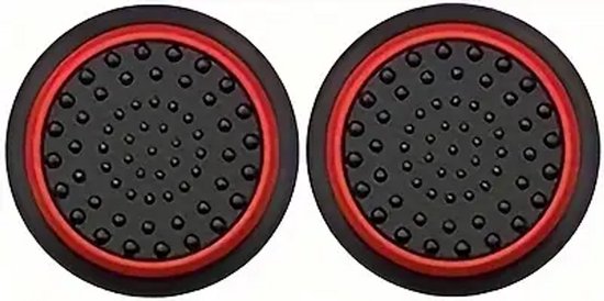 Deux capuchons de pouce noirs avec un accent rouge et une surface texturée pour une meilleure adhérence.