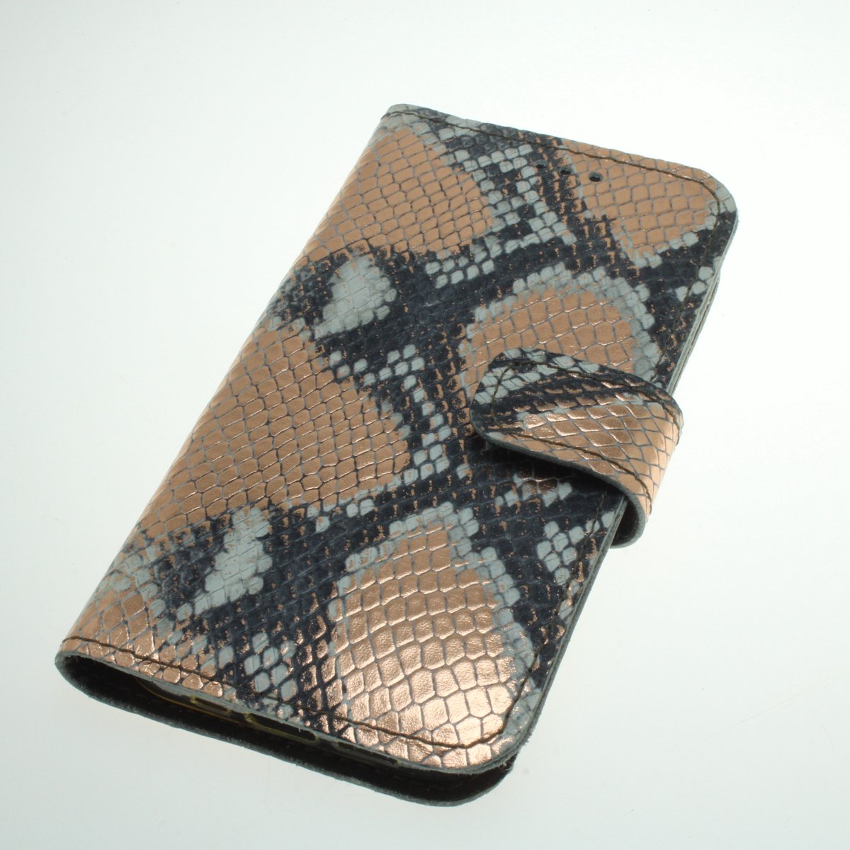 Made-NL hoesje geschikt voor iPhone 14 Pro goud blauw glans slangenprint kalfsleer