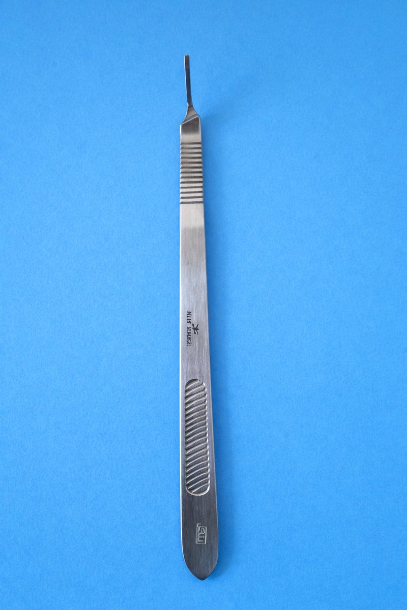 Belux Surgical Instruments / Scalpelmeshouder 3L Gebogen – 21 cm – RVS – Chirurgisch Handvat – Herbruikbaar & Autoclaveerbaar