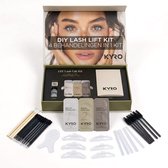 DIY Lash Lift Kit van KYRO Beauty met 4 behandelingen, inclusief lotions, pads en tools.