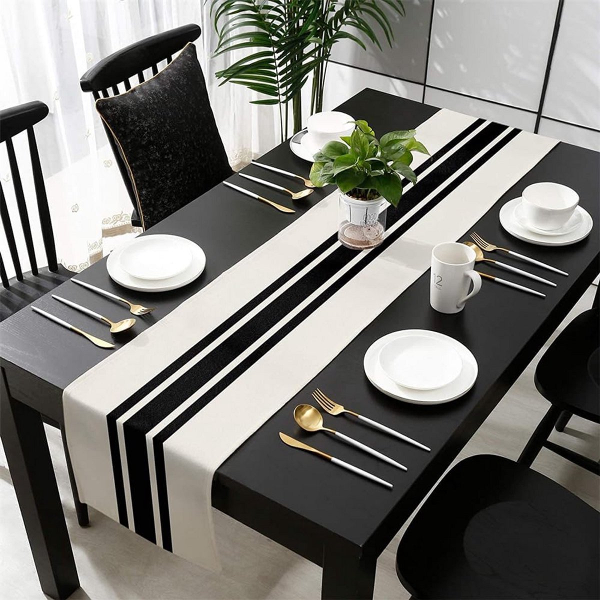 Moderne Zwart-Wit Geruite Tafelloper voor Eettafel en Keuken - Minimalistisch Design