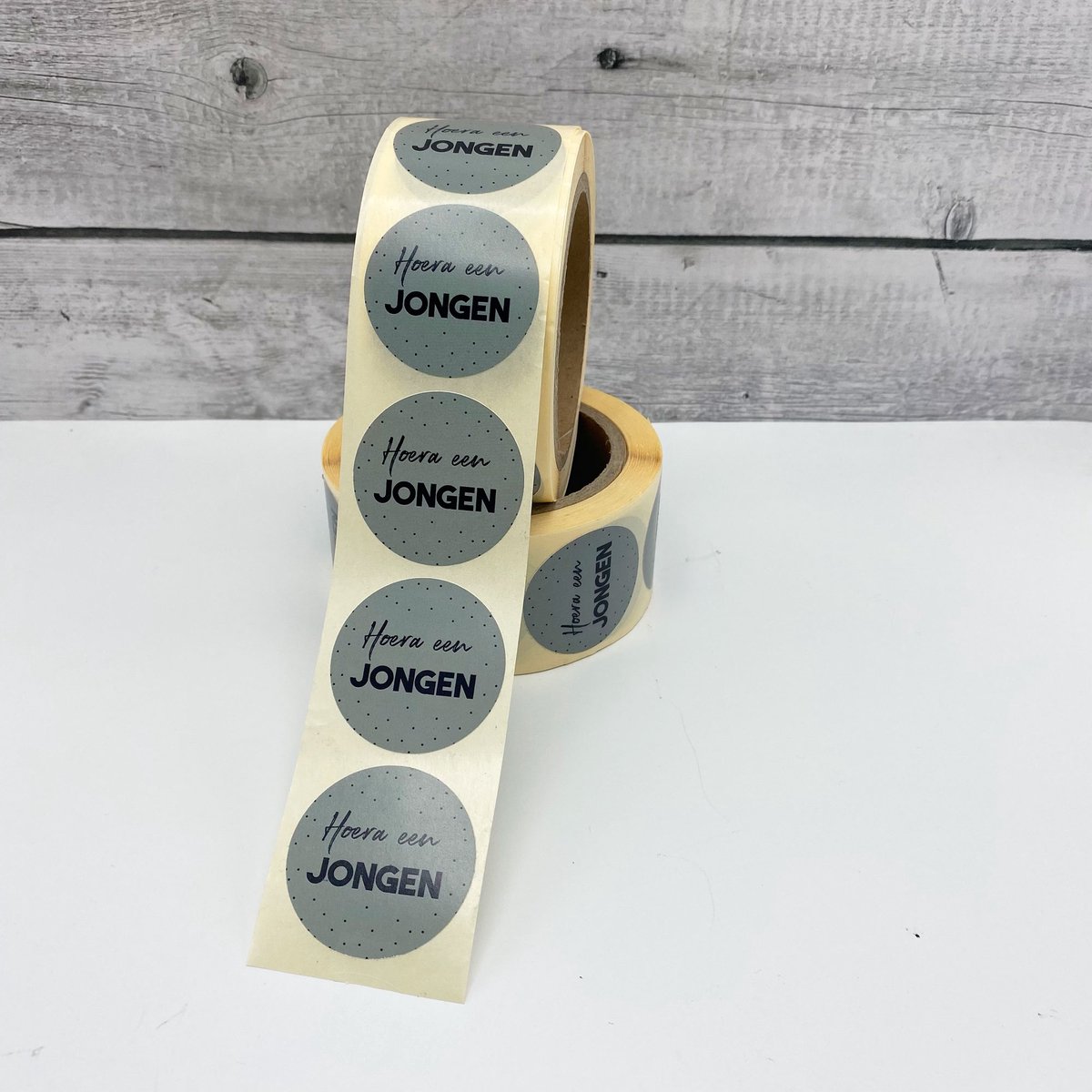 Geboorte sticker rol Hoera een jongen - cadeausticker baby - sluitsticker geboortekaart - kraamcadeau sticker - 500 stuks