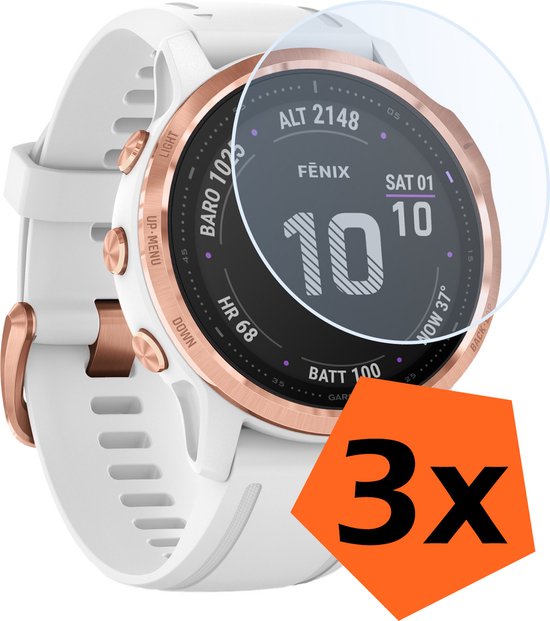 Witte Garmin Fenix smartwatch met roségouden rand, display met tijd en datum, met een screenprotector en een '3x' aanduiding.