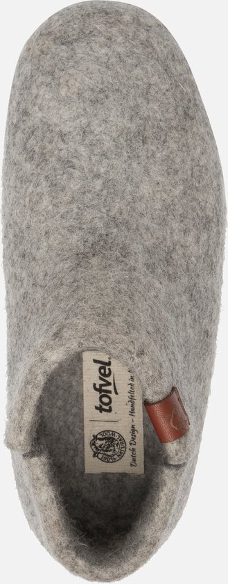 Grijze wollen pantoffel met bruin Tofvel label aan de zijkant.