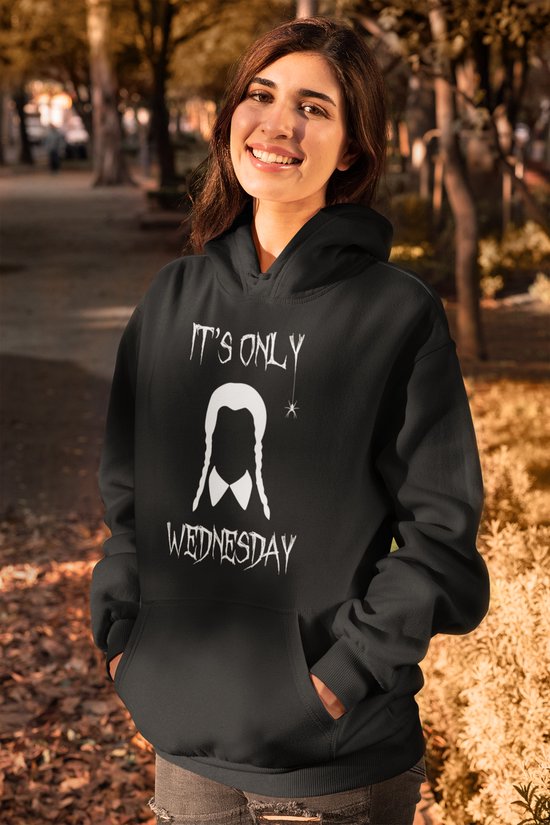 Rick & Rich - Zwart Hoodie - It's only wednesday - The Addams Family - Gothic Hoodie - Wednesday Hoodie - Zwart Wednesday Hoodie - Zwart Hoodie maat XXL - Hoodie met ronde hals - Wednesday Addams - Hoodie Vrouw