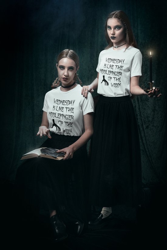Rick & Rich - Wit T-shirt - Wednesday is like the middlefinger of the week - The Addams Family - Gothic T-shirt - Wednesday T-shirt - Wit Wednesday T-shirt - Wit T-shirt maat XXL - T-shirt met ronde hals - Wednesday Addams