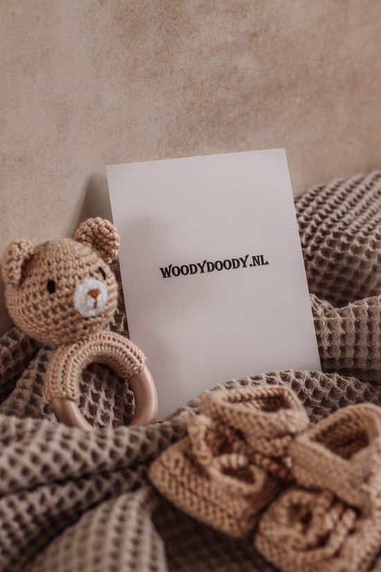 Baby Rammelaar Beer met Zachte Schoentjes Hand Gebreid Geschenk Set met Geboortekaart Baby - Kraamcadeau Unisex Jongen Meisje - Baby Cadeau - Geboorte Cadeau - Babyshower - Baby Geschenkset - Kraamcadeau - Kraampakket van MiRacqio — afbeelding 4