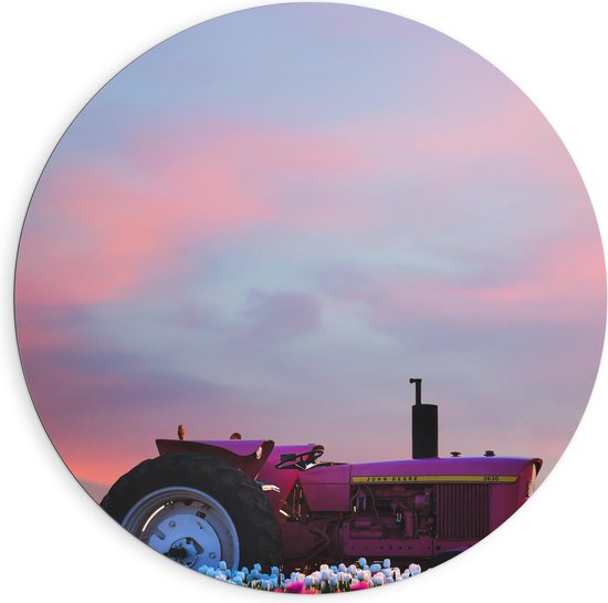 WallClassics - Dibond Muurcirkel - Roze Traktor in Felkleurend Bloemenveld - 90x90 cm Foto op Aluminium Muurcirkel (met ophangsysteem)