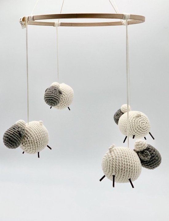 2Stories Mobiel Schaapjes | mobiel – handgemaakt – schaap – schaapjes tellen – grijs – wit – babykamer – kinderkamer – blikvanger – decoratief -…