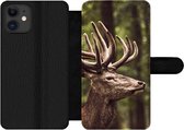 Bookcase Geschikt voor iPhone 12 Pro Max telefoonhoesje - Hert - Natuur - Gewei - Bos - Dieren - Met vakjes - Wallet case met magneetsluiting