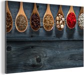 Wanddecoratie Metaal - Aluminium Schilderij Industrieel - Kruiden - Lepels - Hout - Keuken - Specerijen - Industrieel - 120x80 cm - Dibond - Foto op aluminium - Industriële muurdecoratie - Voor de woonkamer/slaapkamer