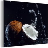 Wanddecoratie Metaal - Aluminium Schilderij Industrieel - Kokosnoot - Stilleven - Water - Zwart - Fruit - 40x30 cm - Dibond - Foto op aluminium - Industriële muurdecoratie - Voor de woonkamer/slaapkamer