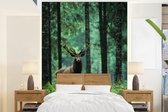 Behang - Fotobehang Hert - Bos - Bomen - Dieren - Natuur - Breedte 195 cm x hoogte 260 cm