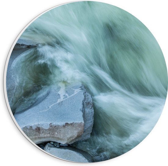 WallClassics - PVC Schuimplaat Muurcirkel - Blauw Stromend Water langs Stenen - 20x20 cm Foto op Muurcirkel (met ophangsysteem)
