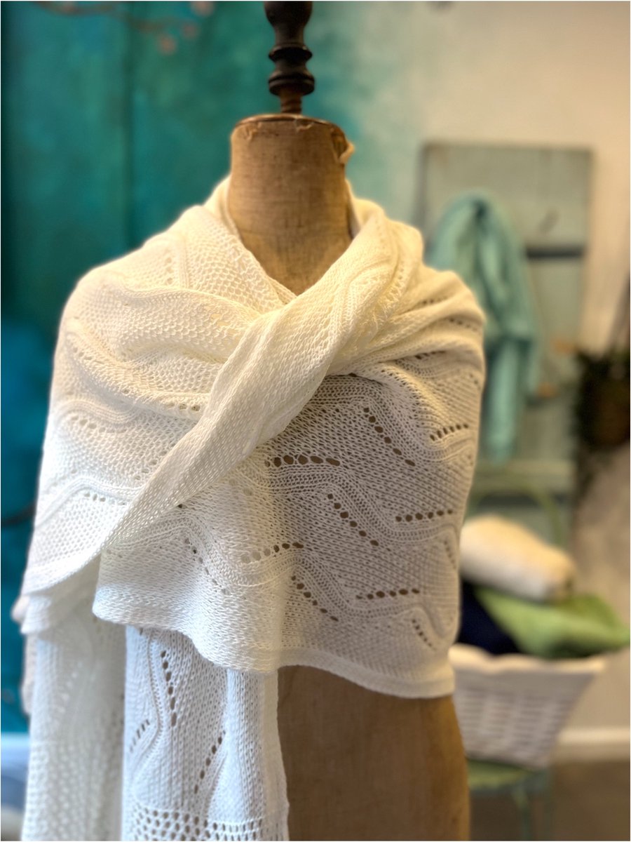 Lovely Scarfs, gebreide shawl, warme dames shawl, omslagdoek, opengewerkt, gebroken wit, witte sjaal