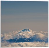 WallClassics - PVC Schuimplaat- Bergtop boven de Wolken - 50x50 cm Foto op PVC Schuimplaat