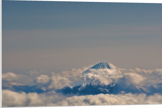 WallClassics - PVC Schuimplaat- Bergtop boven de Wolken - 90x60 cm Foto op PVC Schuimplaat