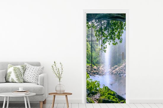 Deurposter 80x205 cm - Deursticker Jungle - Regenwoud - Water - Waterval - Planten - Meubelfolie zelfklevend - Deurfolie woonkamer - Interieurfolie fotobehang - Deur plakfolie - Deurstickers - Deurbehang sticker - Kamer decoratie