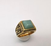 RVS Edelsteen groene Calciet goudkleurig Ring. Maat 23. Vierkant ringen met zwarte/goud patronen aan de zijkant. Beschermsteen. geweldige ring zelf te dragen of iemand cadeau te geven.