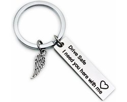 Fako Bijoux - Sleutelhanger Drive Safe, I Need You Here With Me - Vleugel - Sleutelring Tekst - Cadeau - Geschenk - Zilverkleurig