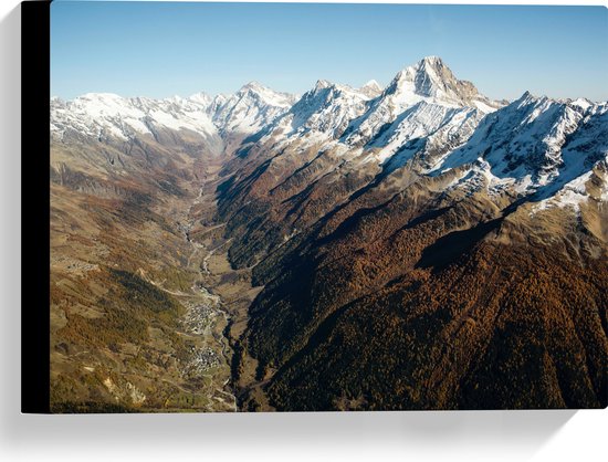 WallClassics - Canvas  - Besneeuwde Bergtoppen in Groot Berggebied - 40x30 cm Foto op Canvas Schilderij (Wanddecoratie op Canvas)