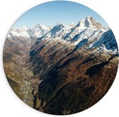 WallClassics - Dibond Muurcirkel - Besneeuwde Bergtoppen in Groot Berggebied - 90x90 cm Foto op Aluminium Muurcirkel (met ophangsysteem)