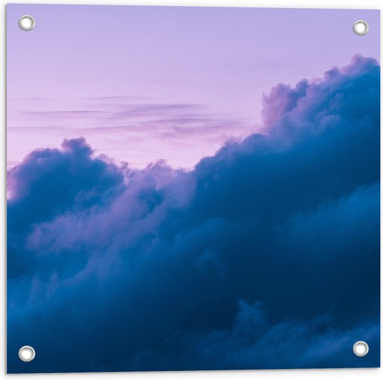 WallClassics - Tuinposter – Wolken met Blauwe Gloed - 50x50 cm Foto op Tuinposter  (wanddecoratie voor buiten en binnen)