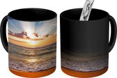 Magische Mok - Foto op Warmte Mokken - Koffiemok - Strand - Zonsondergang - Zee - Wolken - Horizon - Magic Mok - Beker - 350 ML - Theemok