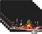 Placemat - Placemats kunststof - Stilleven - Eten - Drinken - Fruit - Zwart - 45x30 cm - 6 stuks - Hittebestendig - Anti-Slip - Onderlegger - Afneembaar