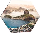 WallClassics - Dibond Hexagon - Suikerbroodberg Rio de Janeiro - 70x60.9 cm Foto op Hexagon (Met Ophangsysteem)