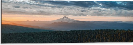 WallClassics - Dibond - Wolkenbed boven Berglandschap - 90x30 cm Foto op Aluminium (Met Ophangsysteem)