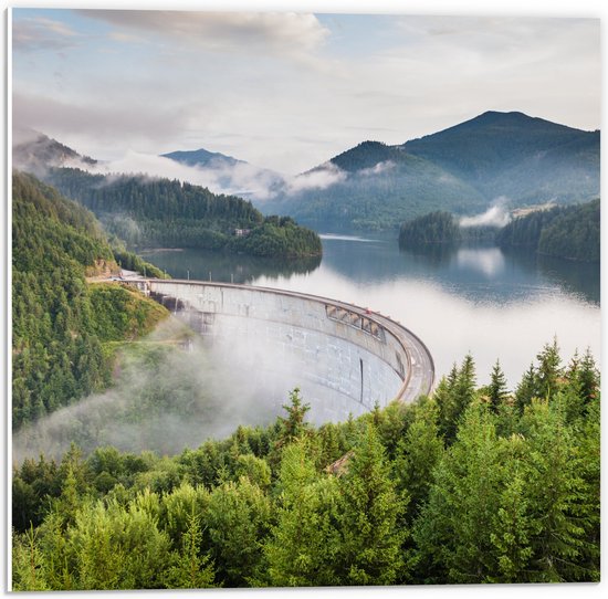 WallClassics - PVC Schuimplaat- Dam tussen de Bergen en Bossen - 50x50 cm Foto op PVC Schuimplaat