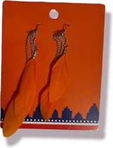 Oranje oorbellen met veertje, Koningsdag/ek/wk Kindercrea