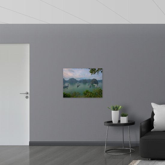 Acrylglas - Veel Shepen in Ha Longbaai - Vietnam - 80x60 cm Foto op Acrylglas (Met Ophangsysteem)