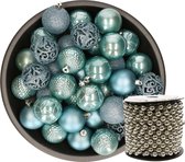 Kunststof kerstballen - 37x st - ijsblauw - met kralenslinger zilver