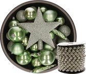 33x st kunststof kerstballen en piek - groen -met kralenslinger zilver