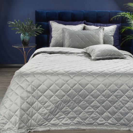 Qucover Beige bedsprei, tweepersoons, 3-delige lichte, gewatteerde zomersprei, 100% polyester, 3D-ultrasone dekbedtechnologie, bedsprei met kussenslopen, 220 x 240 cm