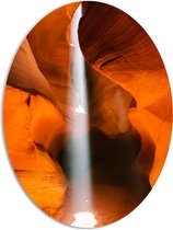 WallClassics - PVC Schuimplaat Ovaal - Dunne Lichstraal door Antelope Canyon - 72x96 cm Foto op Ovaal  (Met Ophangsysteem)