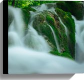 WallClassics - Canvas  - Mistige Waterval in de Natuur - 30x30 cm Foto op Canvas Schilderij (Wanddecoratie op Canvas)