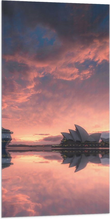 WallClassics - Vlag - Sydney Opera House met Zonsondergang - 50x100 cm Foto op Polyester Vlag