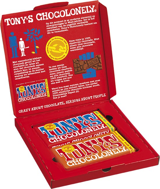 Open rode geschenkdoos met twee Tony's Chocolonely repen, rood en oranje.