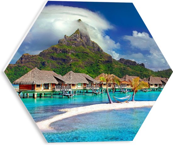 WallClassics - PVC Schuimplaat Hexagon  - Bora Bora - Stille Oceaan - 30x26.1 cm Foto op Hexagon (Met Ophangsysteem)